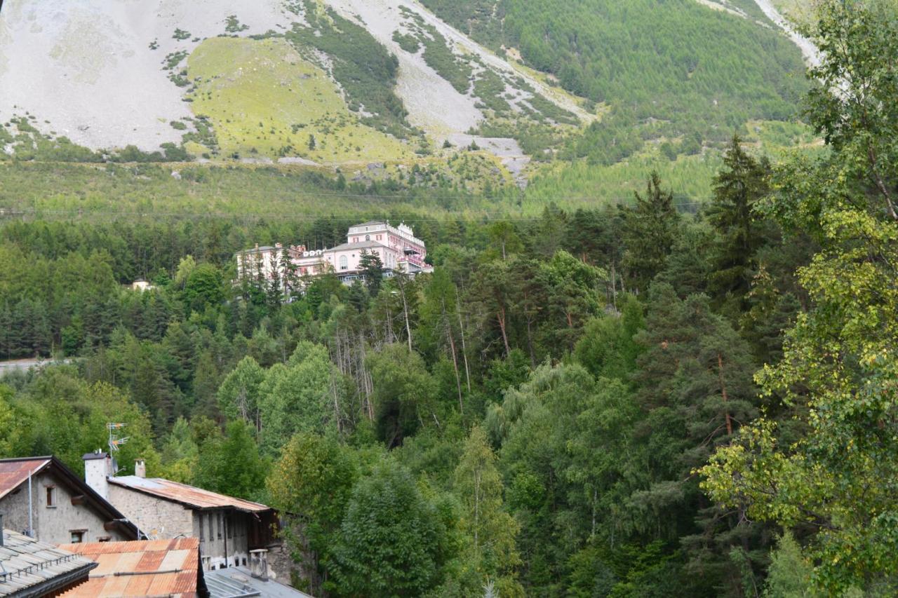 - Alpina Hotel